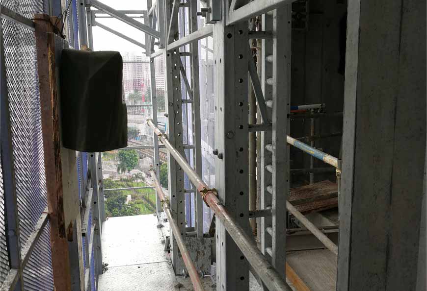 Multi-platforms design  makes site operation at different floor very convenient