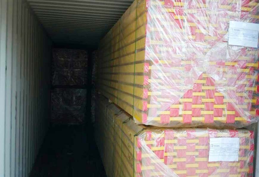Loading in the container pallet by pallet